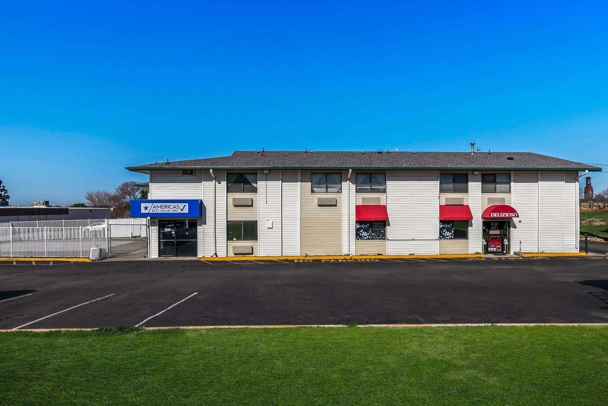 Americas Best Value Inn - Lincoln Airport Zewnętrze zdjęcie